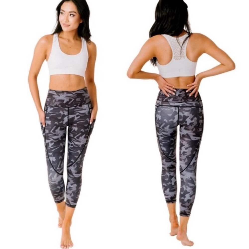 Zyia Active Cropped Shimmer Camo Light & Tight Leggings Size 2.
